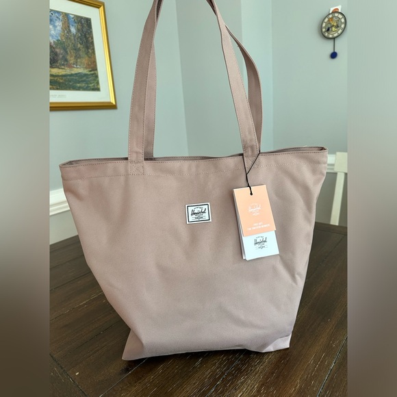 NWT Herschel supply Co. tote bag - Picture 1 of 13